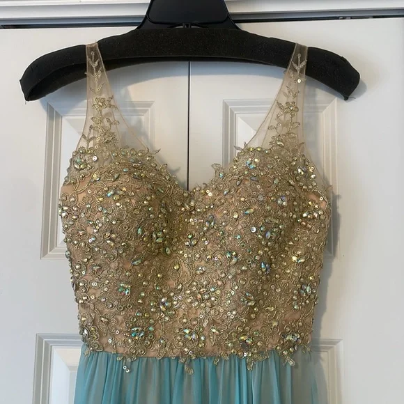 Prom dress - Picture 2 of 11